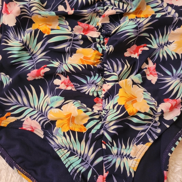 Byron blue floral vintage style one piece swimsuit - Picture 2 of 6